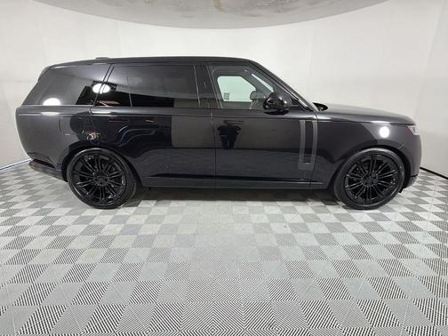 Santorini Black 2026 Land Rover Range Rover P400 SE 7 Seat