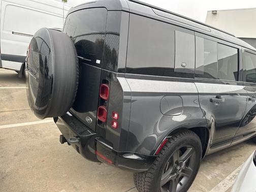2023 Land Rover Defender 110 X-Dynamic SE