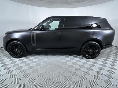 2025 Land Rover Range Rover P400 SE 7 Seat