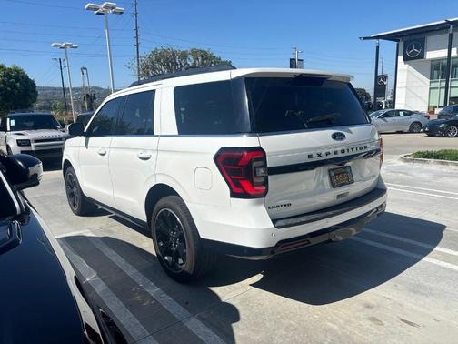 White Metallic 2022 Ford Expedition Limited