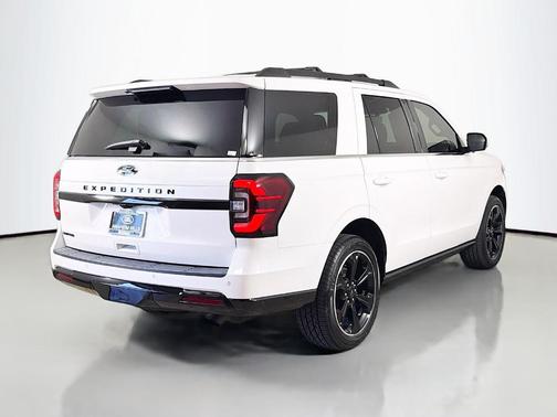 White Metallic 2022 Ford Expedition Limited