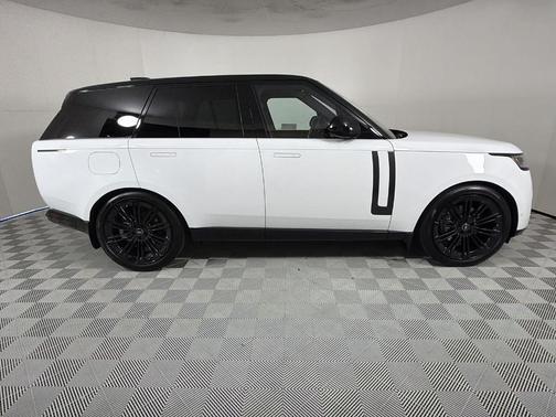 2025 Land Rover Range Rover P400 SE