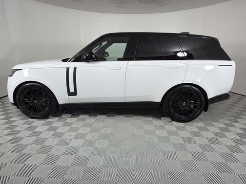 2025 Land Rover Range Rover P400 SE