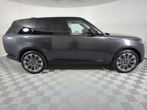2025 Land Rover Range Rover P530 SE
