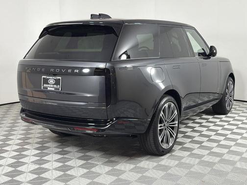 2025 Land Rover Range Rover P530 SE