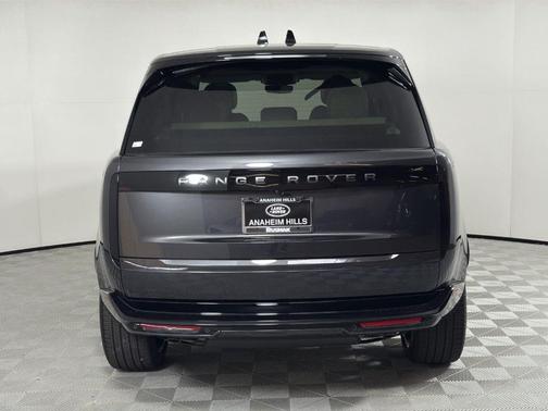 2025 Land Rover Range Rover P530 SE
