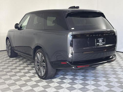 2025 Land Rover Range Rover P530 SE
