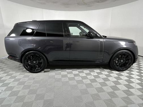 2025 Land Rover Range Rover P530 SE