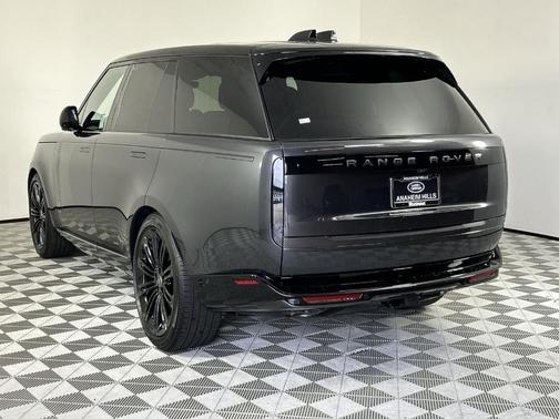2025 Land Rover Range Rover P530 SE