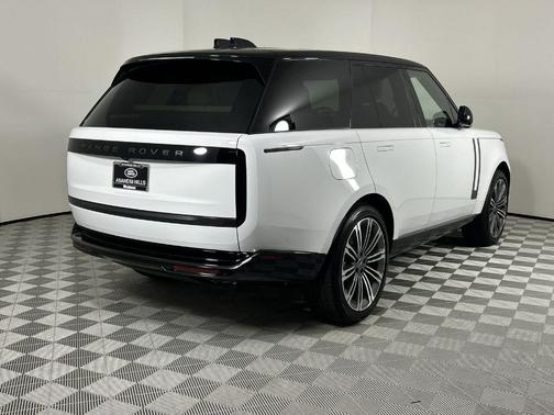 2025 Land Rover Range Rover P530 SE