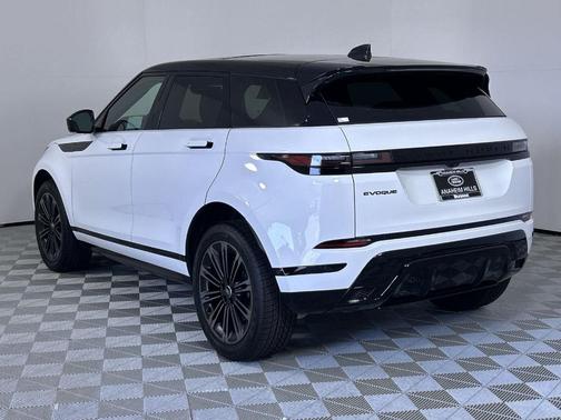 2026 Land Rover Range Rover Evoque Dynamic SE