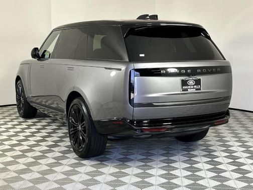 2025 Land Rover Range Rover P400 SE 7 Seat