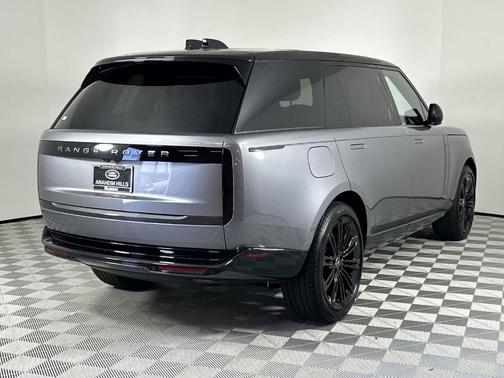 2025 Land Rover Range Rover P400 SE 7 Seat