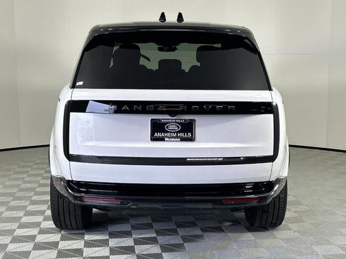 2025 Land Rover Range Rover P550e SE