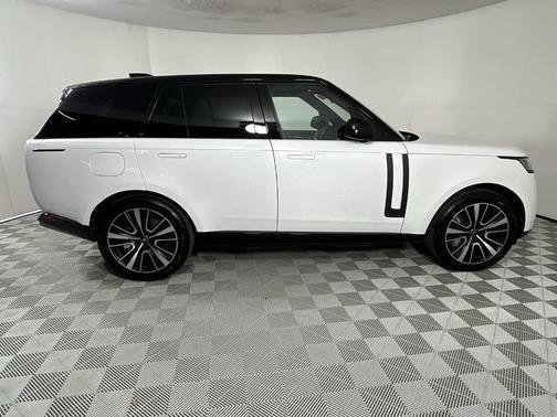 2025 Land Rover Range Rover P550e SE