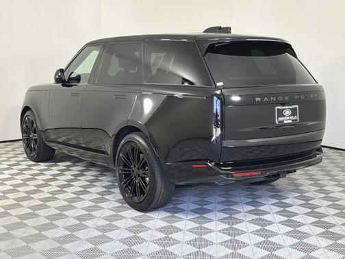 Santorini Black 2026 Land Rover Range Rover P400 SE