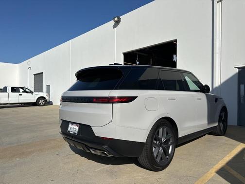 2026 Land Rover Range Rover Sport SE