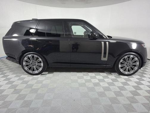 2025 Land Rover Range Rover P400 SE