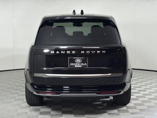 2025 Land Rover Range Rover P400 SE