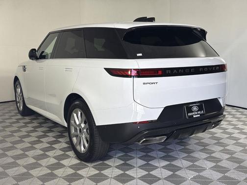 2026 Land Rover Range Rover Sport SE