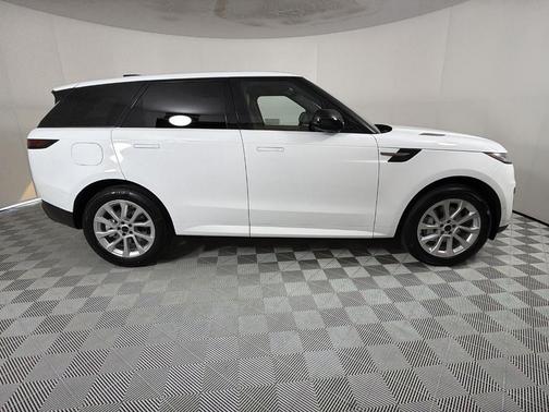 2026 Land Rover Range Rover Sport SE