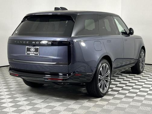 2025 Land Rover Range Rover P530 SE