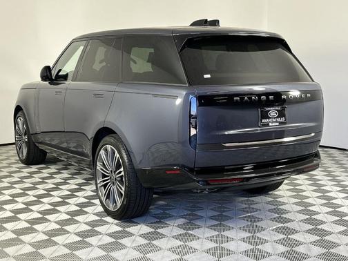 2025 Land Rover Range Rover P530 SE
