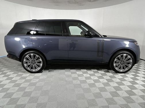 2025 Land Rover Range Rover P530 SE