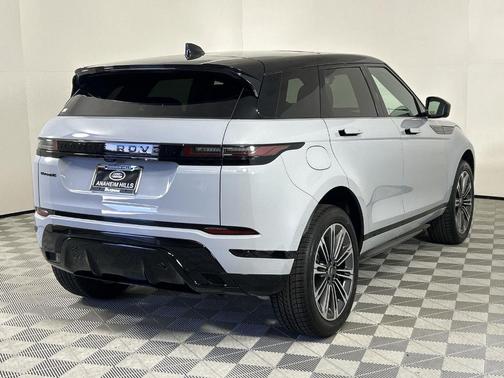 2026 Land Rover Range Rover Evoque Dynamic SE