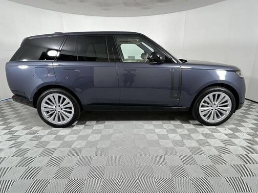 2025 Land Rover Range Rover P530 SE