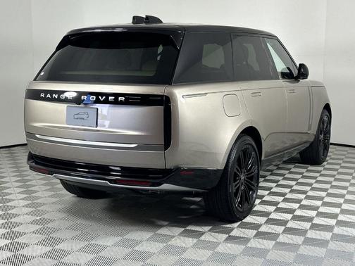 2025 Land Rover Range Rover P530 SE