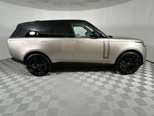 2025 Land Rover Range Rover P530 SE