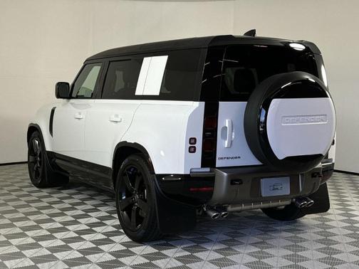 2025 Land Rover Defender P500 X-Dynamic SE