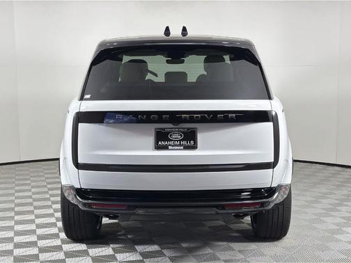 2026 Land Rover Range Rover SE