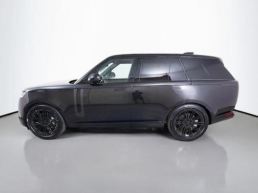 Santorini Black 2026 Land Rover Range Rover P400 SE