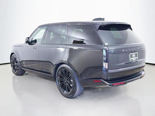 Santorini Black 2026 Land Rover Range Rover P400 SE