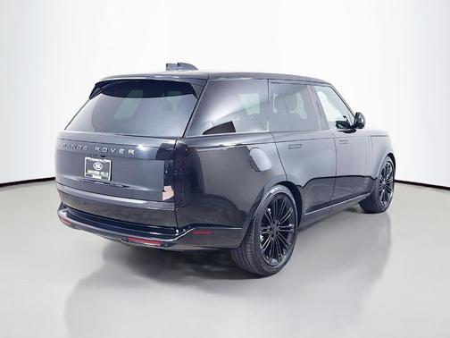 Santorini Black 2026 Land Rover Range Rover P400 SE