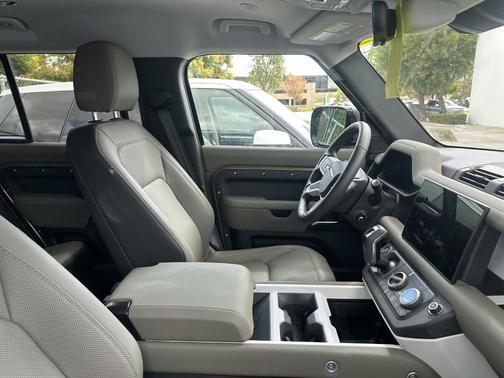 2025 Land Rover Defender P400 S