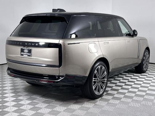 2025 Land Rover Range Rover P400 SE 7 Seat