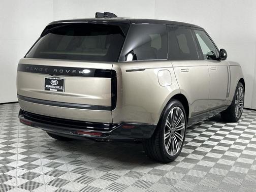 2025 Land Rover Range Rover P530 SE