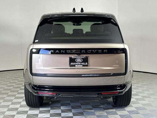 2025 Land Rover Range Rover P530 SE