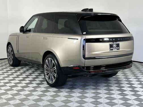 2025 Land Rover Range Rover P530 SE