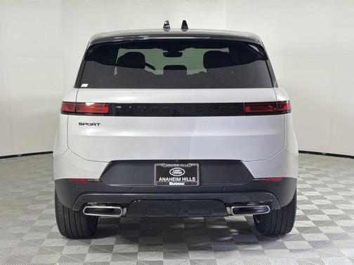2026 Land Rover Range Rover Sport SE