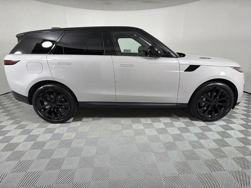 2026 Land Rover Range Rover Sport SE