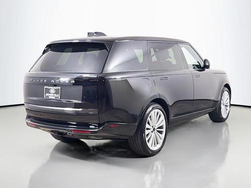 Santorini Black 2026 Land Rover Range Rover P400 SE 7 Seat