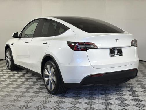 2023 Tesla Model Y Base