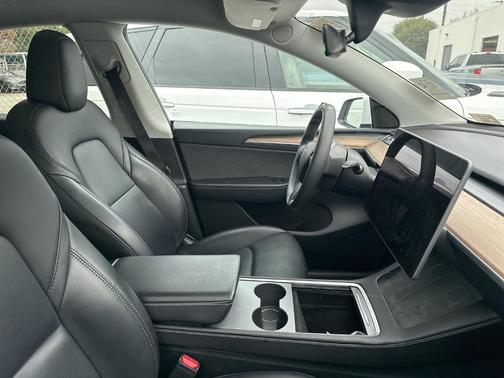 2023 Tesla Model Y Base