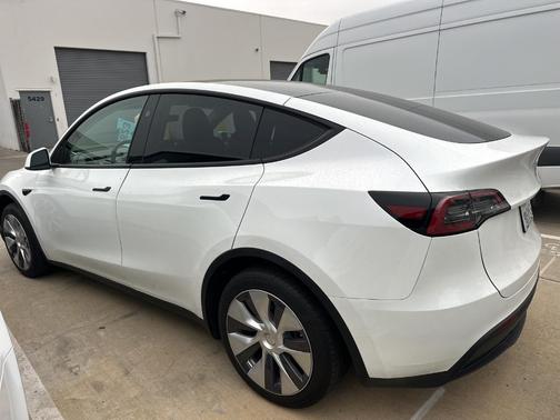 2023 Tesla Model Y Base