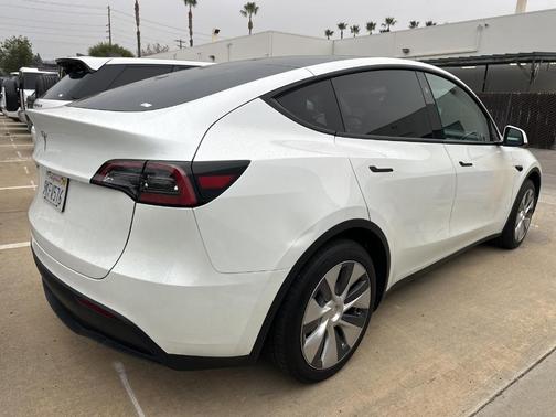 2023 Tesla Model Y Base