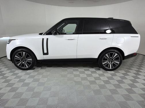 2025 Land Rover Range Rover P550e SE
